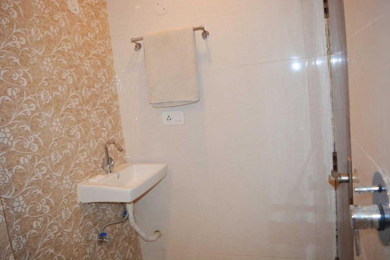 Hotel O Alpha Stay Nowe Delhi Zewnętrze zdjęcie